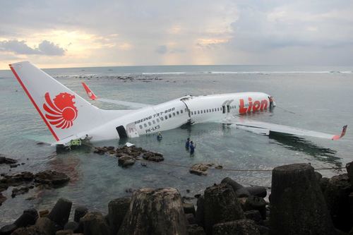 飛行機墜落事故
