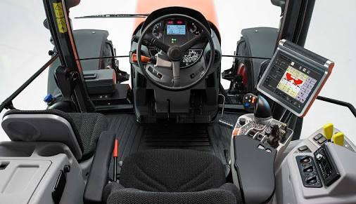スーパーカーの運転席の画像２枚目！