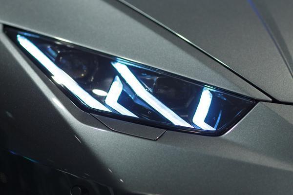車のヘッドライトの画像７枚目！