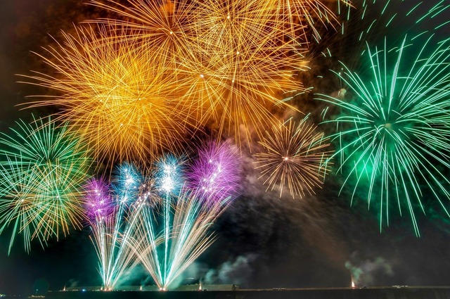 fireworks-1953568_1280.jpg